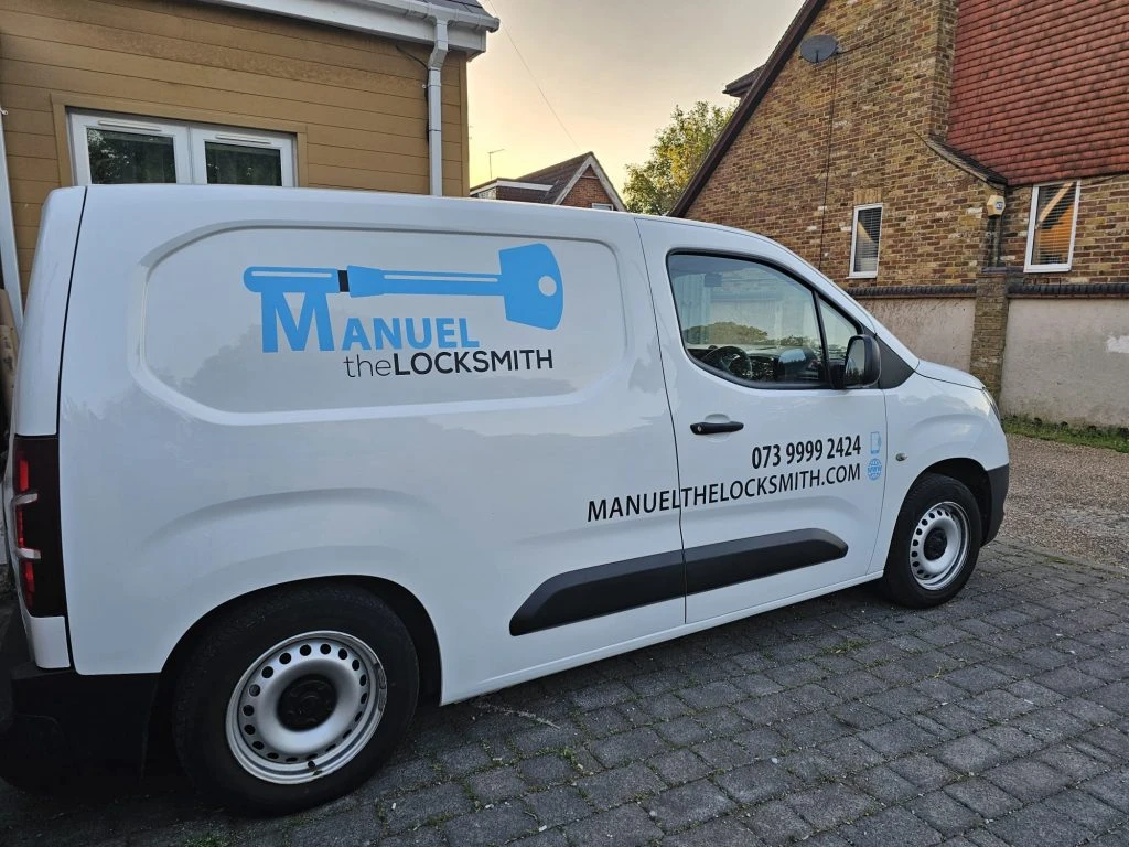 Manuel the locksmith-van